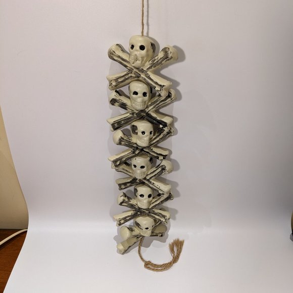 Vintage Halloween Skull & Crossbones Blow Mold Wall Hanging Décor Spooky Fun - Picture 6 of 8